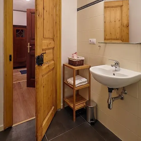 Queen Bee Apartman *