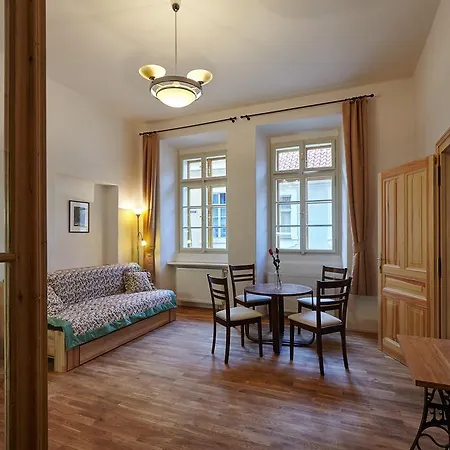 퀸 비 아파트먼츠 아파트 *